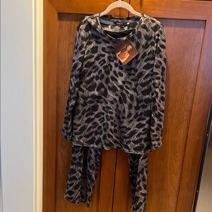 IMAN Gray and Black Patterned Ensemble Lounge Set NWT